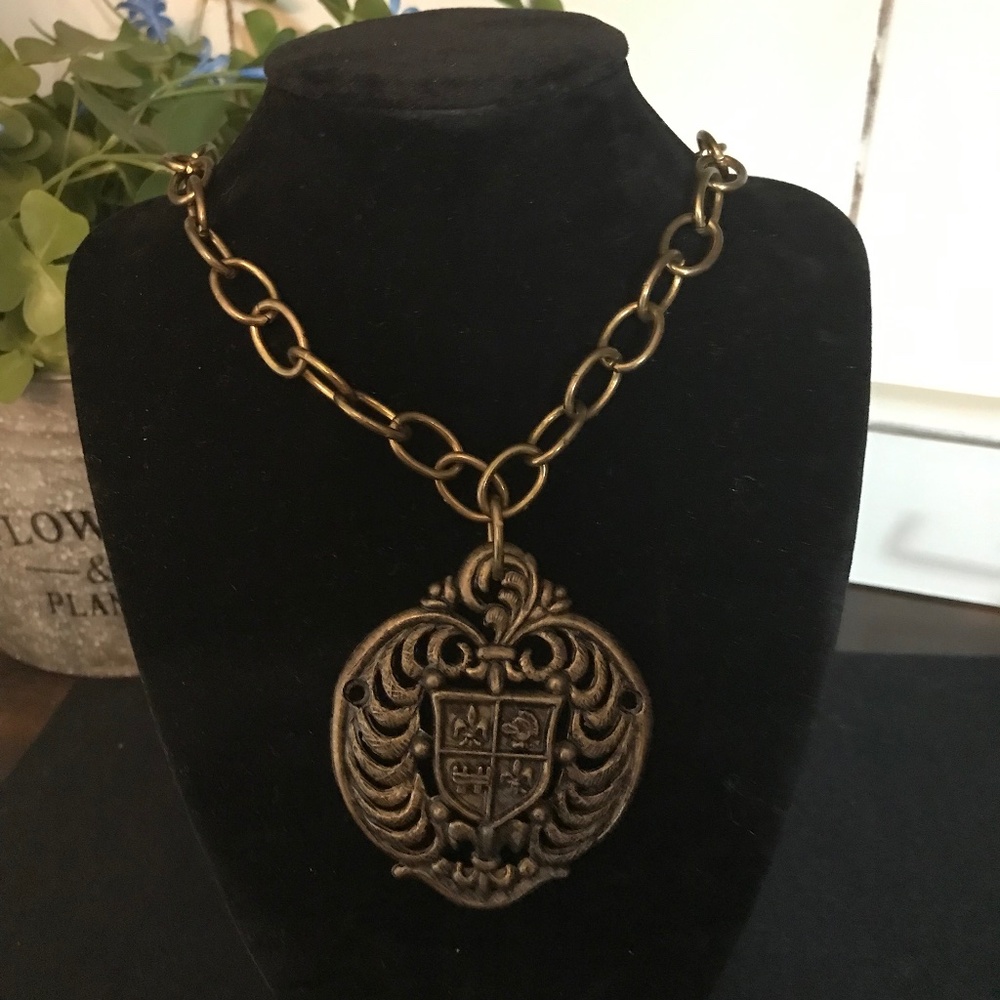 Vintage 30" Heavy Metal (3.32oz) Chain with Coat of Arms Pendant